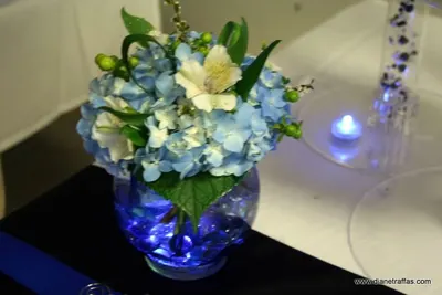 Cake table arrangement
